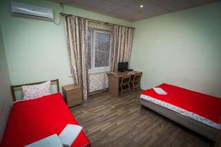 Гостиница Vista Hotel Краснодар Трехместный номер эконом-класса с общей ванной комнатой-2