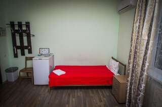 Гостиница Vista Hotel Краснодар Трехместный номер эконом-класса с общей ванной комнатой-3